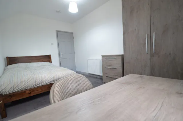 6 Bedroom Apartment room image 1
