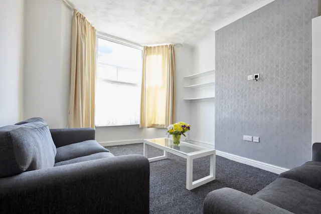 2 Bedroom Flat room image 2