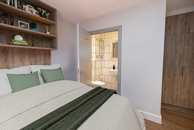Diamond Ensuite Mid Level room image 2