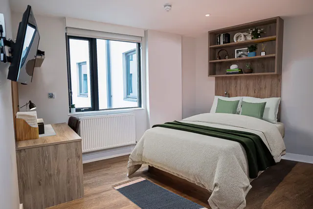 Diamond Ensuite Mid Level room image 1