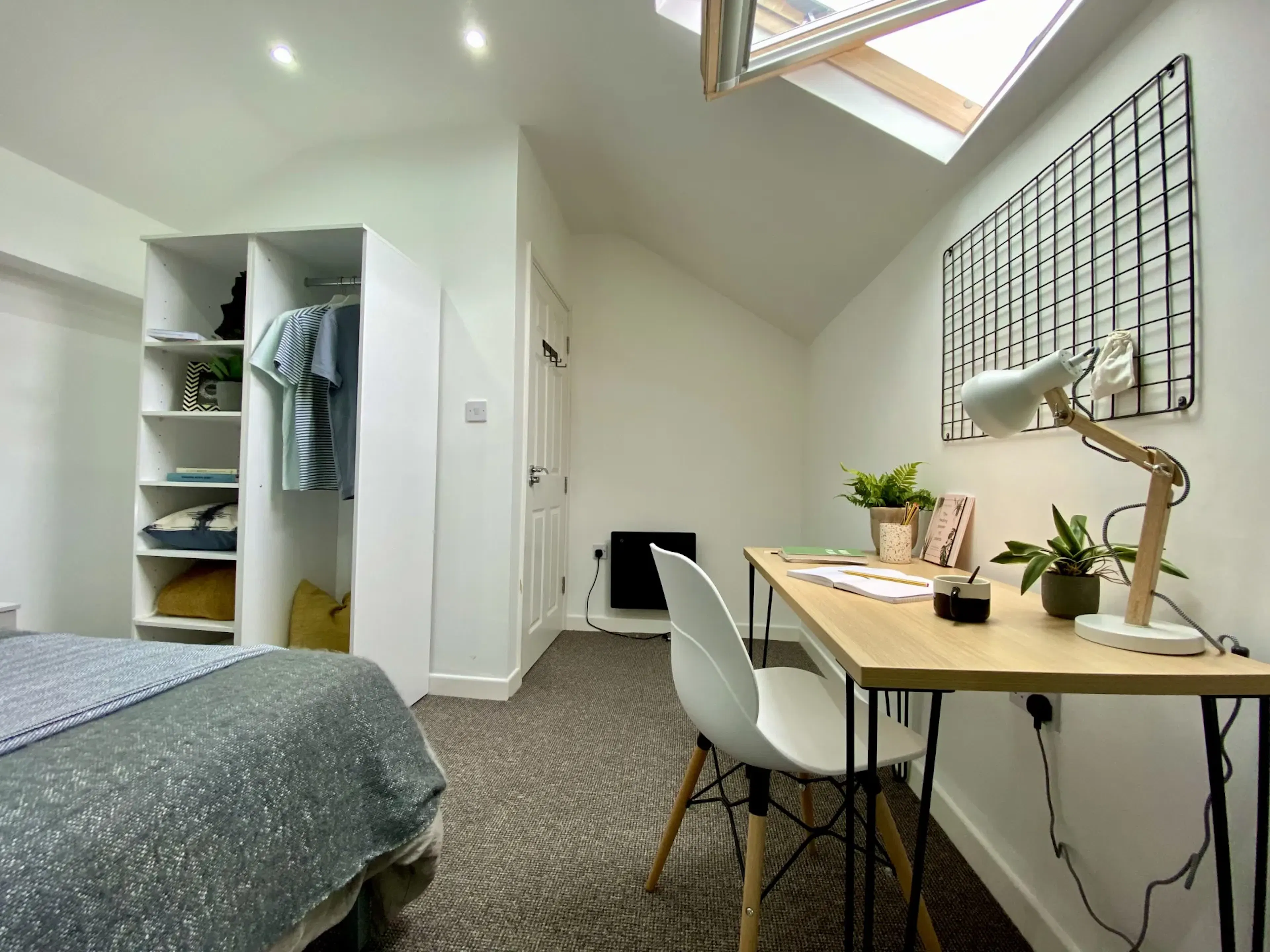 2 Bedroom Apartment ROOM 1