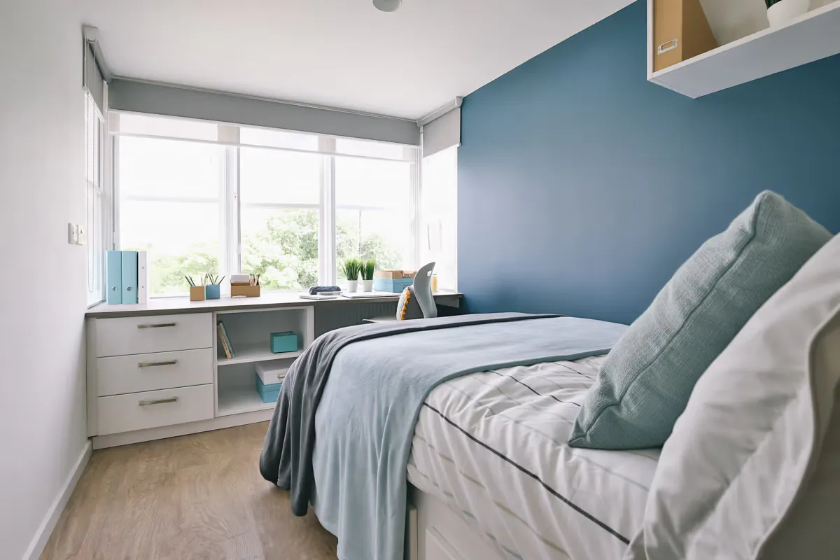 Classic Smaller 2 Bed Apartment - Shared Bathroom ROOM