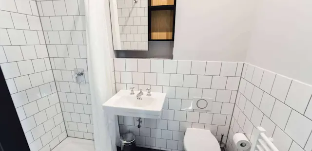 Classic Studio with Balcony room image 1