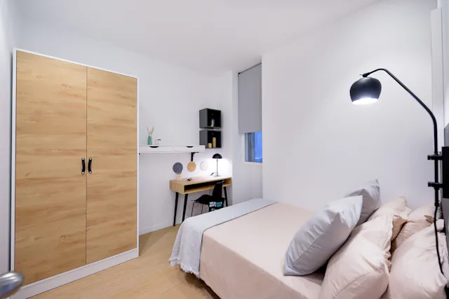 Single standard with ensuite bathroom room image 3