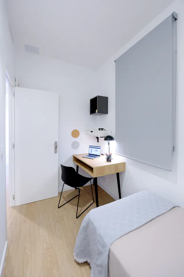 Single economy room image 2