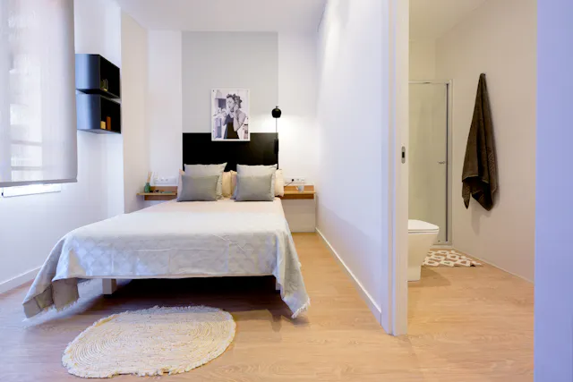 Single superior with ensuite bathroom room image 1