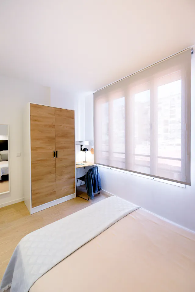 Single superior with ensuite bathroom room image 2