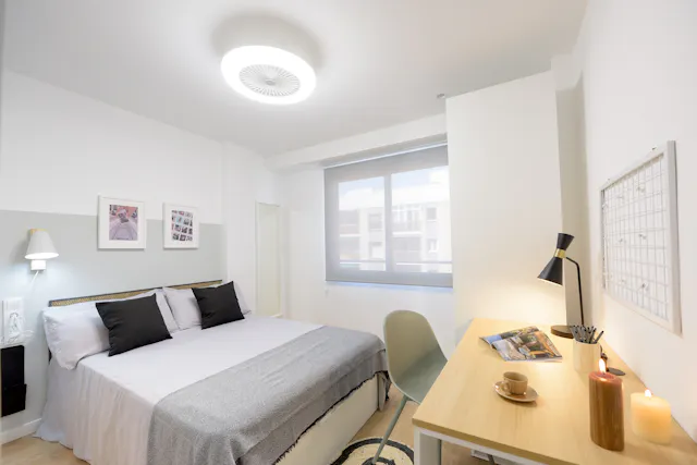Single superior with ensuite bathroom room image 1