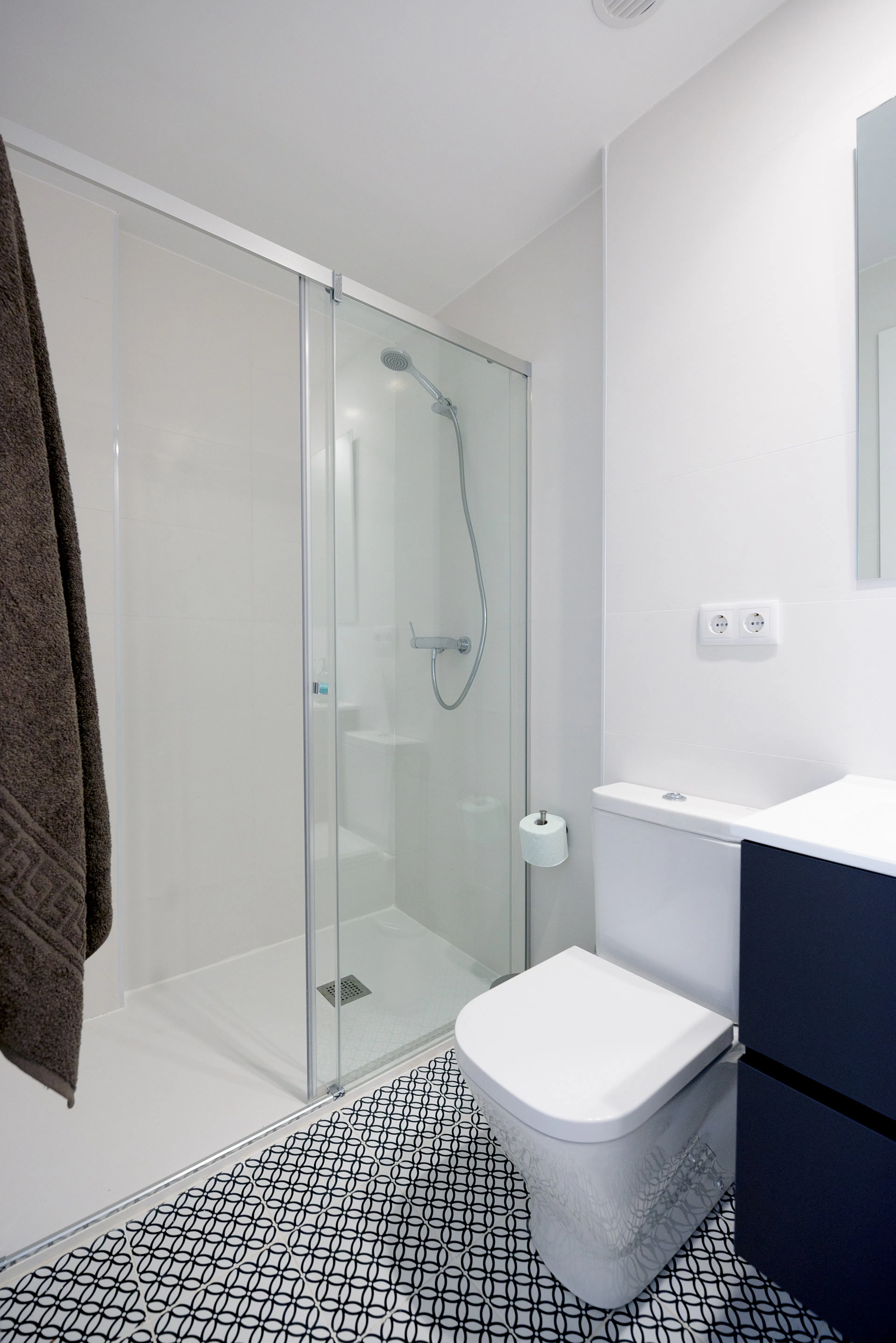 Single standard with ensuite bathroom BATHROOM 4