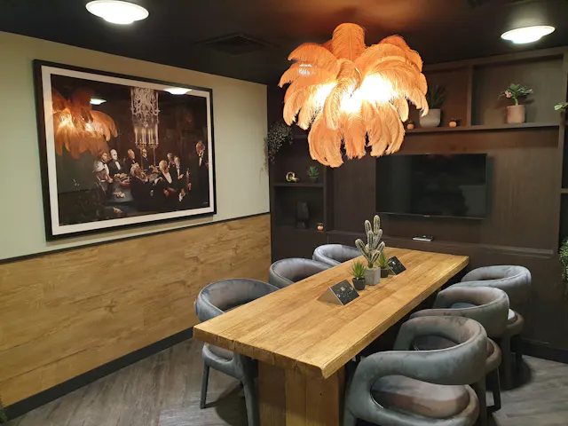 Studio-Bronze room image 1