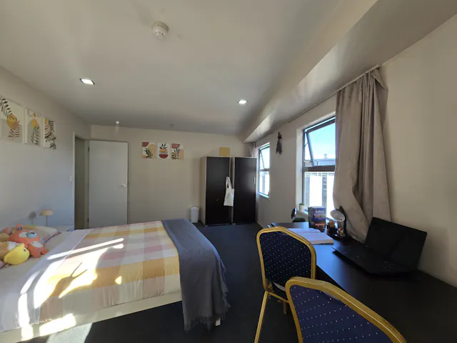 Big studio apartment room image 1