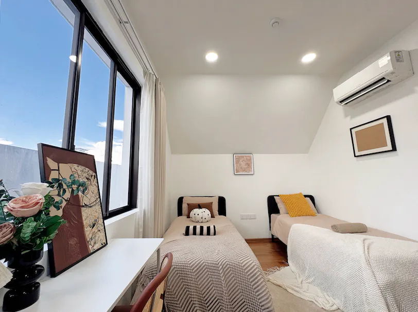 singroost-novena-singapore-Deluxe Twin Share Room, High Floor
