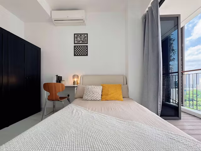 singroost-novena-singapore-Superior Single Room, Balcony & City View-1