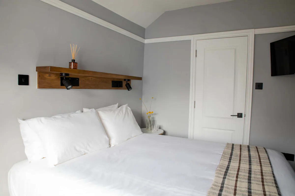 ROOM ROOM