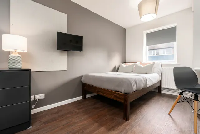 Flat 2, 6 Bedroom Apartment room image 1