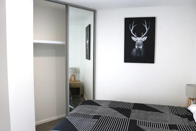 Apartment 214 (4 bedrooms (3 singles & 1 double) & 1 bathroom) room image 2