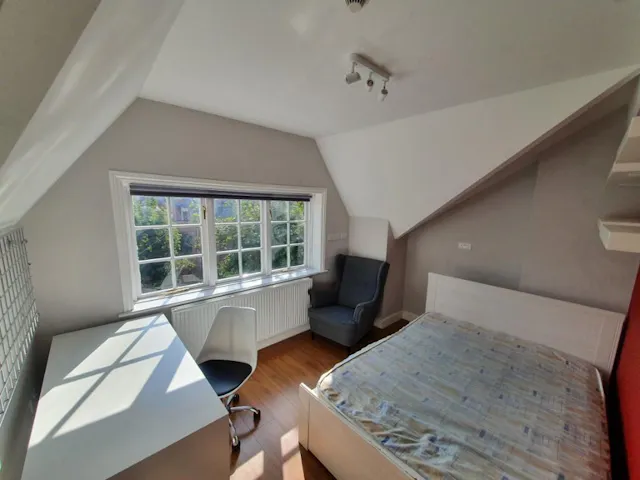 Apartment room image 1