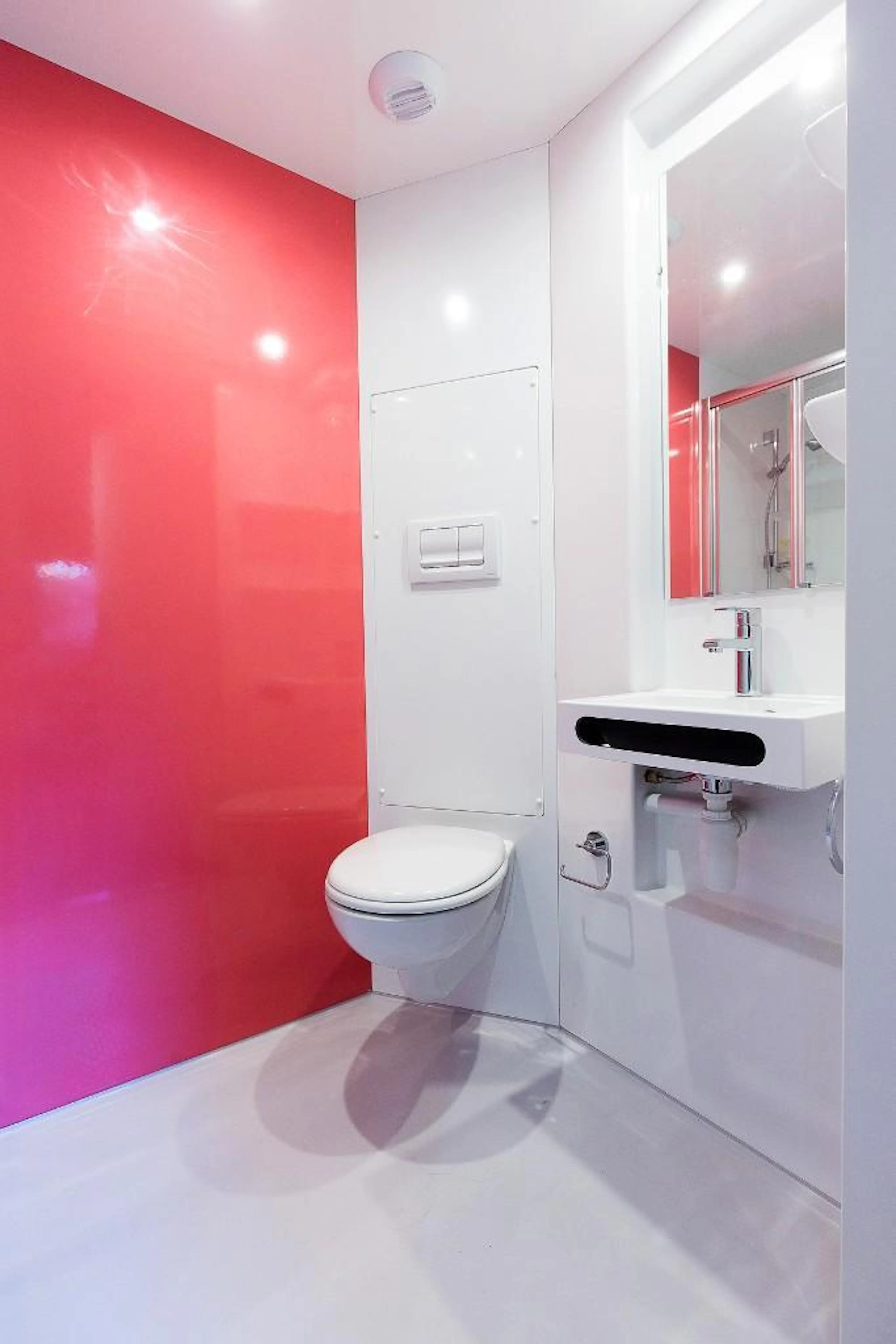 Deluxe Ensuite BATHROOM 4
