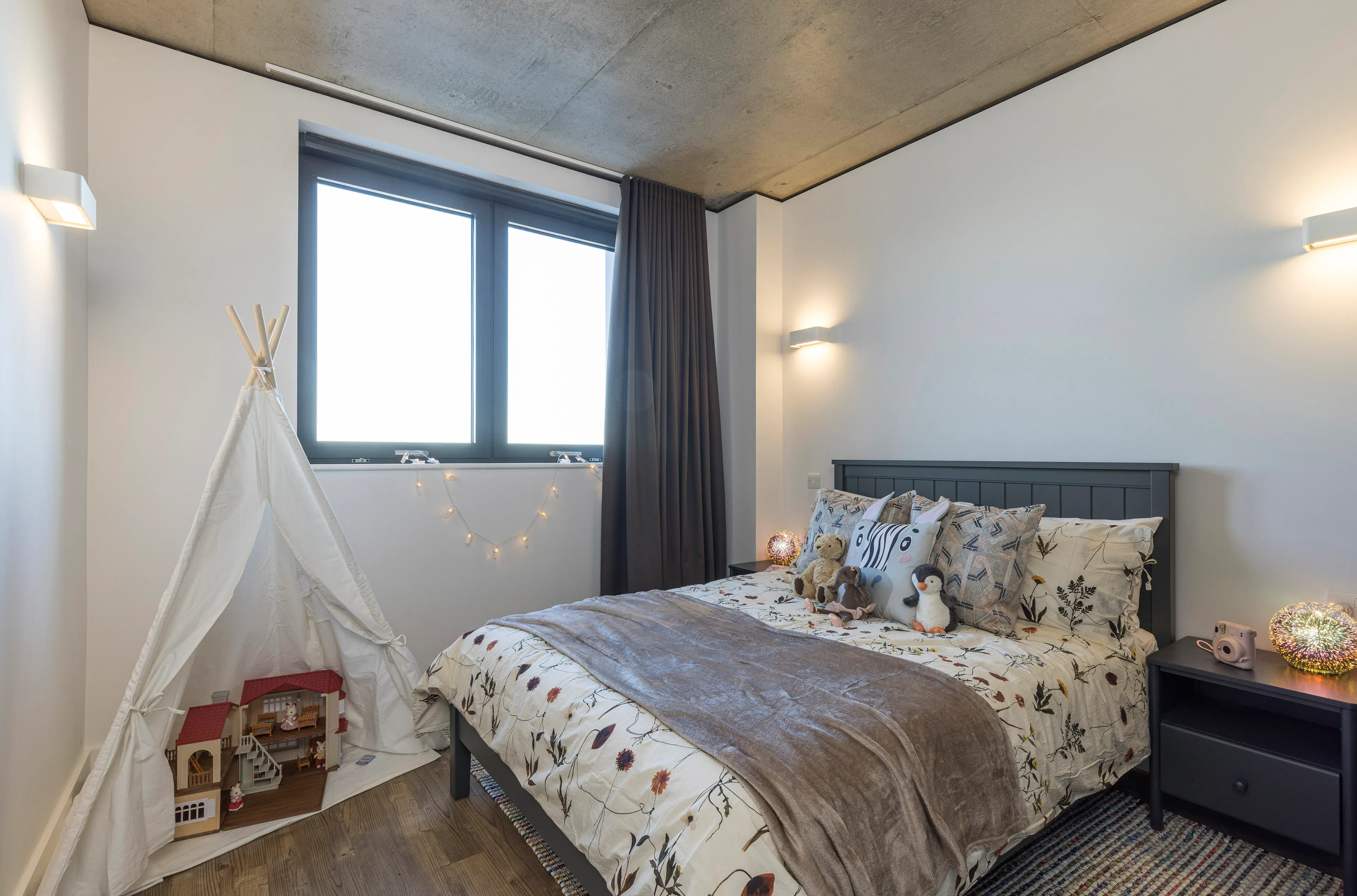 ROOM ROOM 1