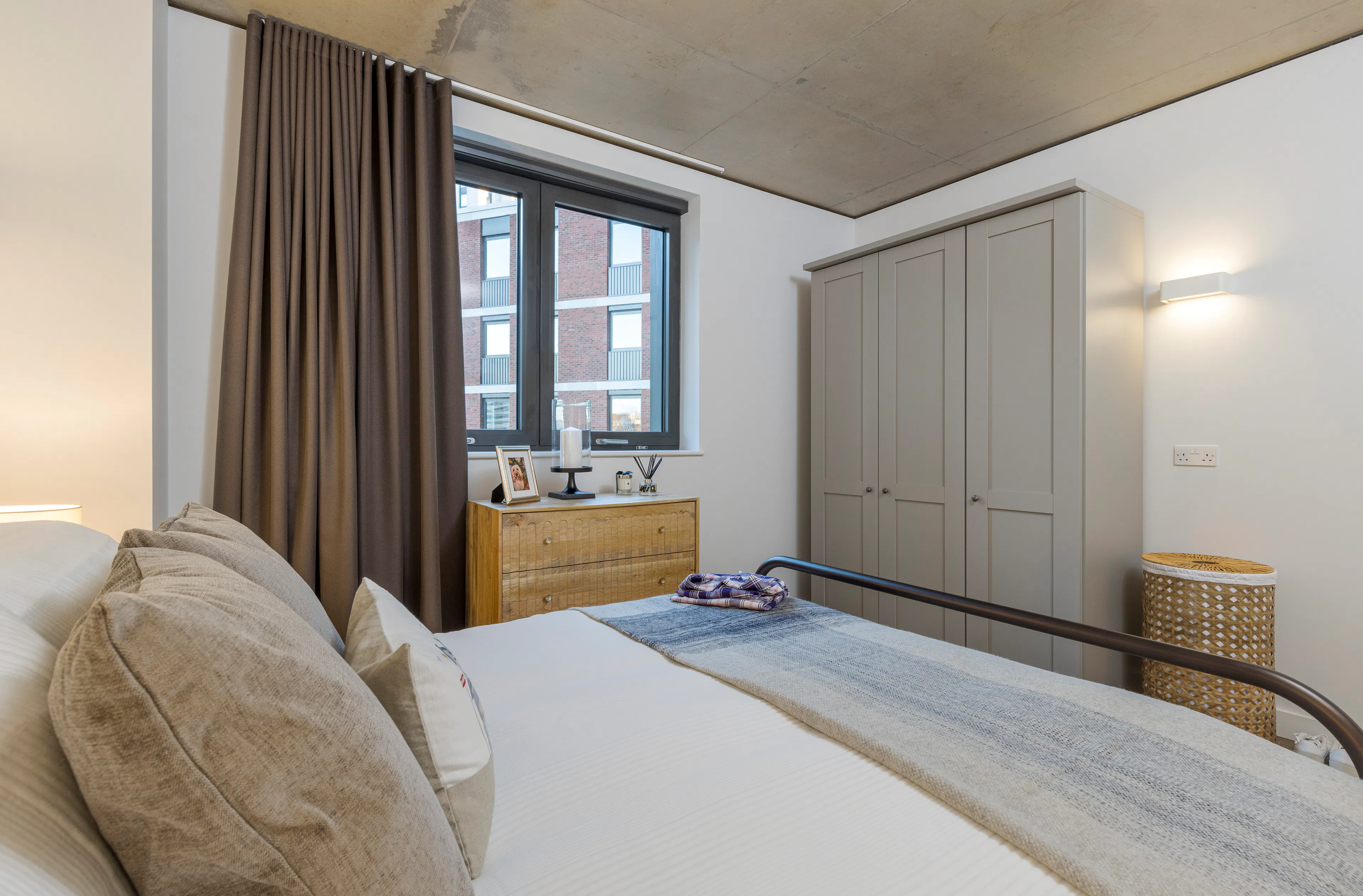 ROOM ROOM 1