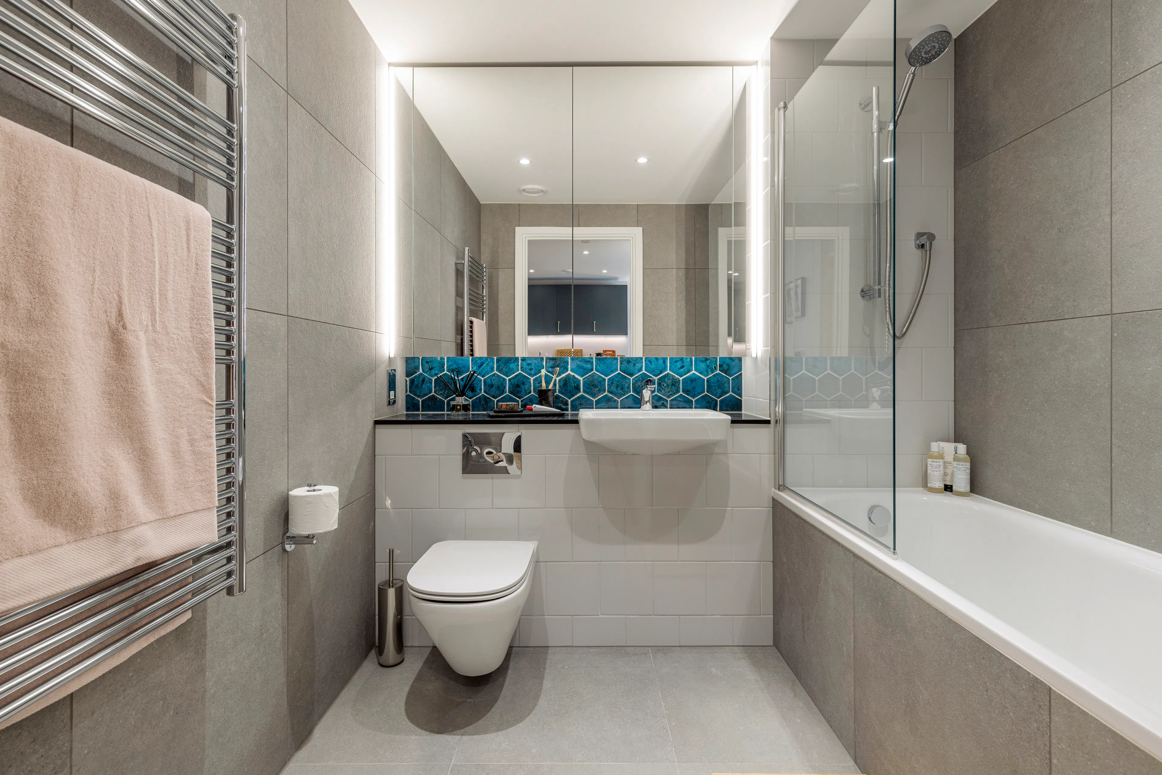 BATHROOM BATHROOM 3