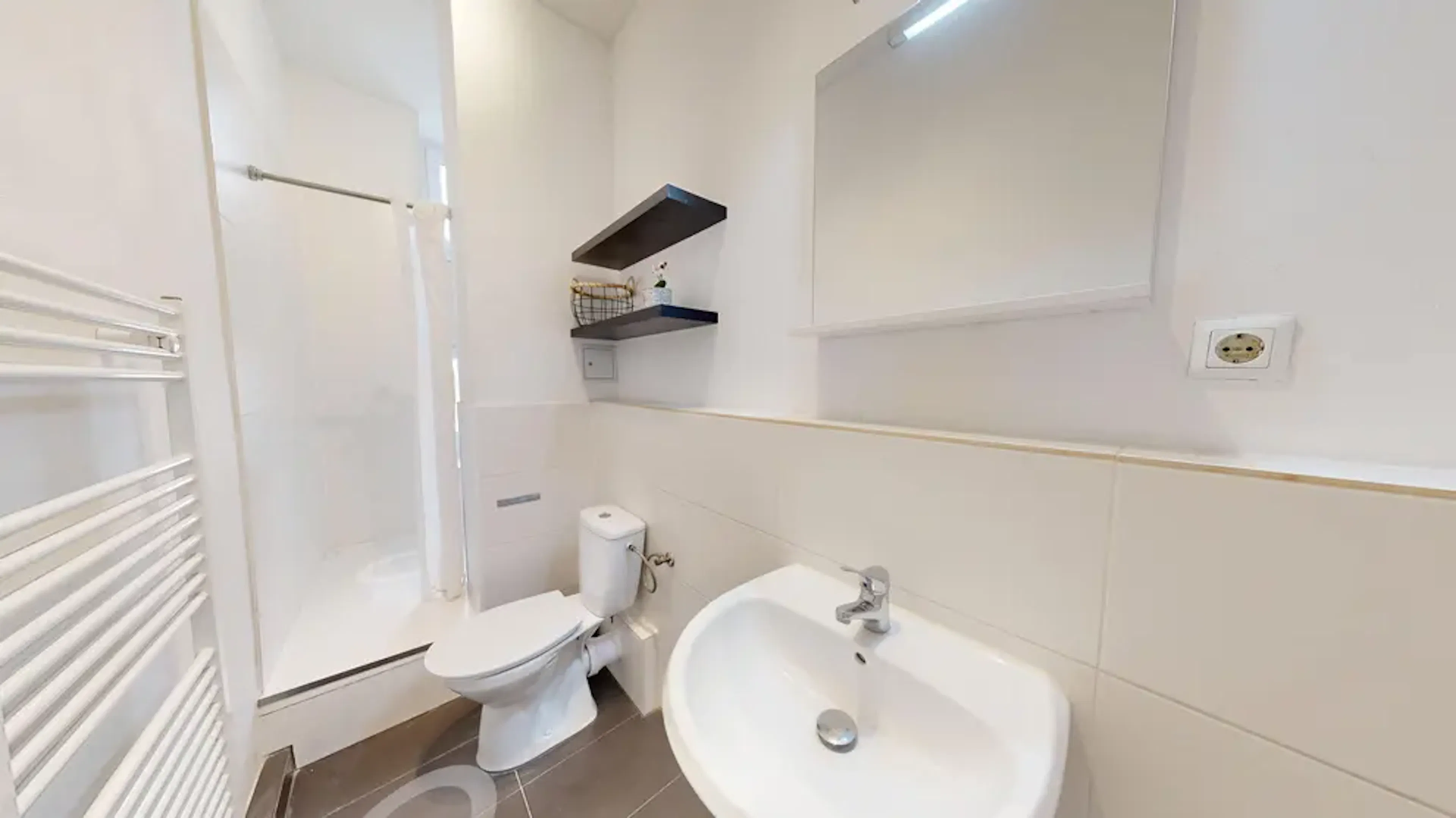 Two Bed Apartment BATHROOM 3