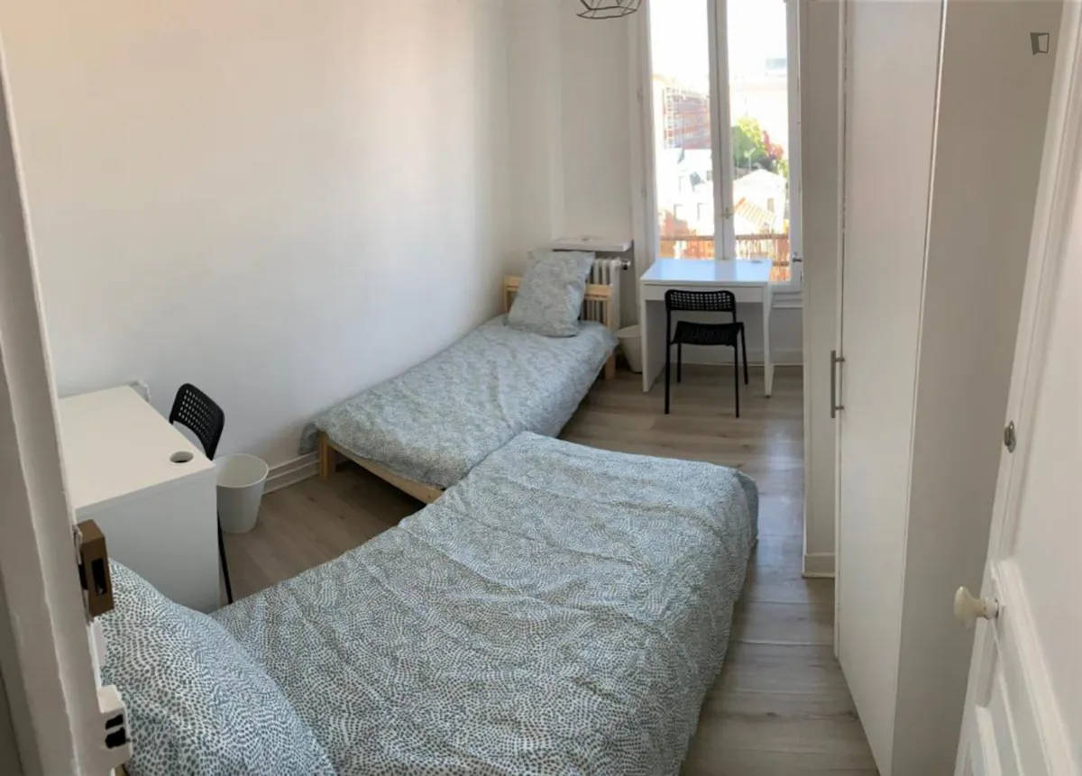 Humble twin bedroom ROOM