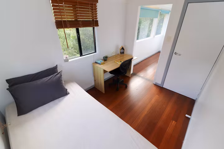 240-lutwyche-rd-windsor-brisbane-Spacious Room-1