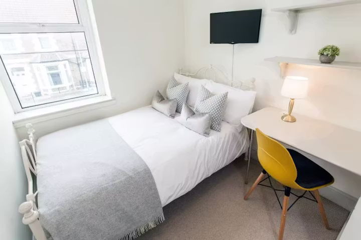 24-moy-road-cardiff-6 Bedroom Apartment-1