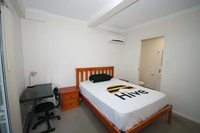 Modern Ensuite Room room image 1