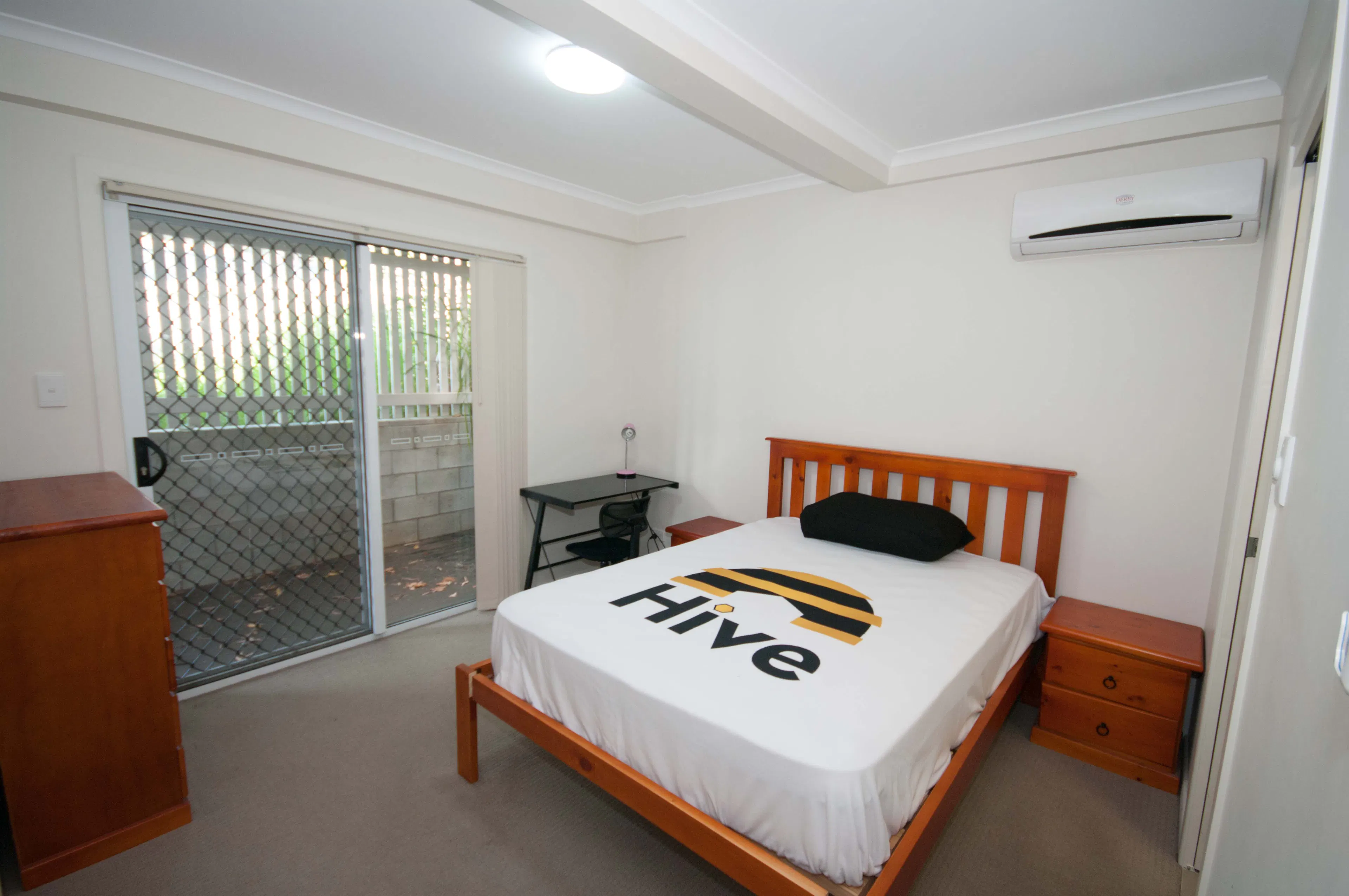 Modern Ensuite Room ROOM 1
