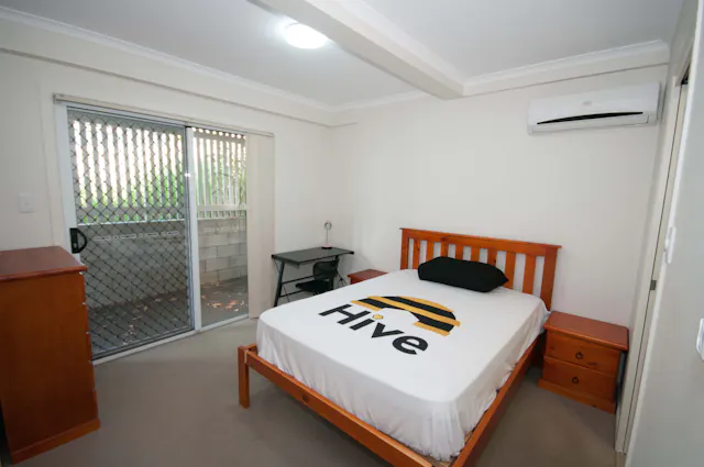 Modern Ensuite Room room image 2