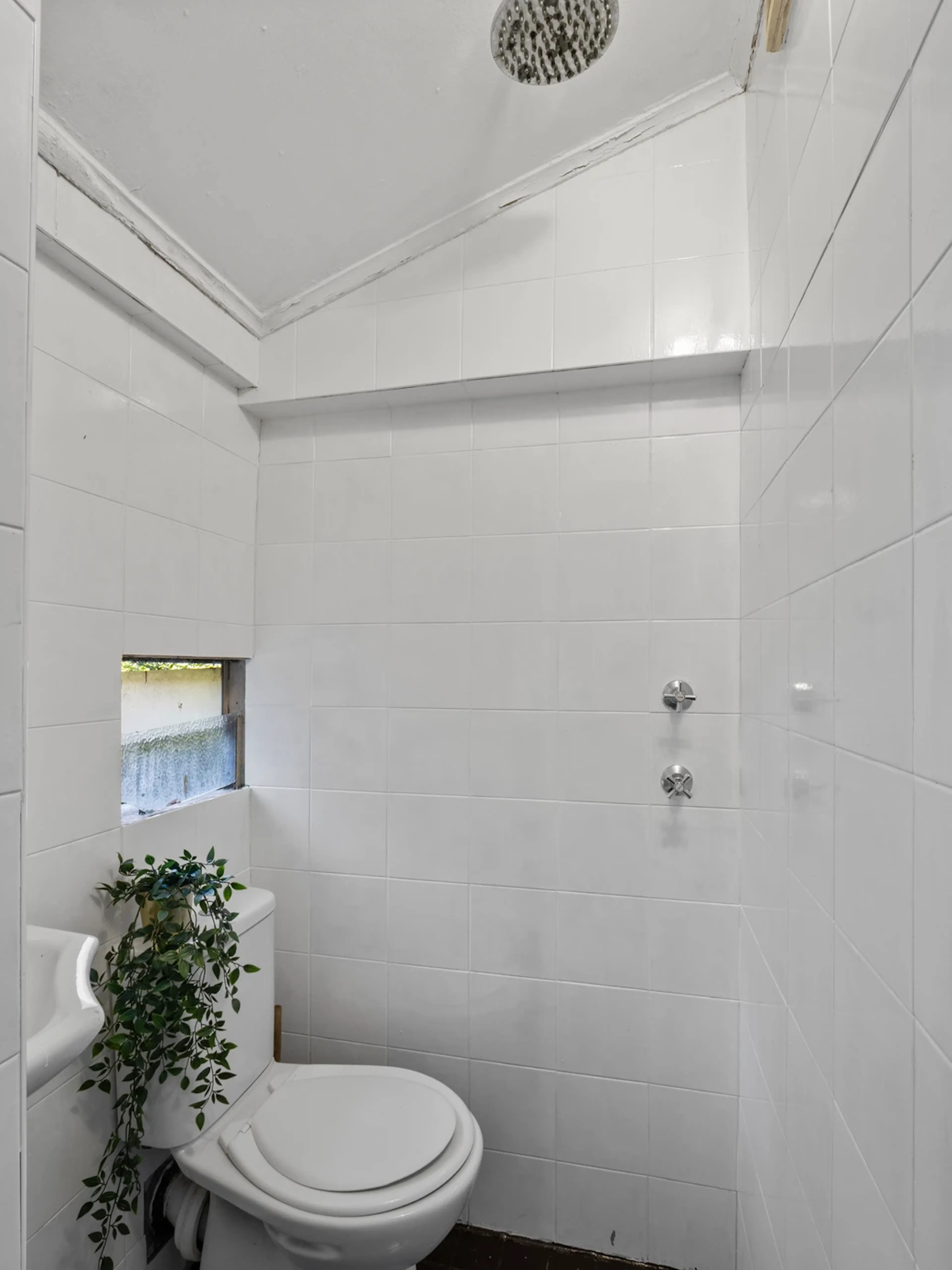 Room 5 bed 2 ( Twin ) BATHROOM 4