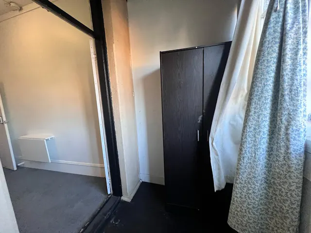 Room 2 room image 1