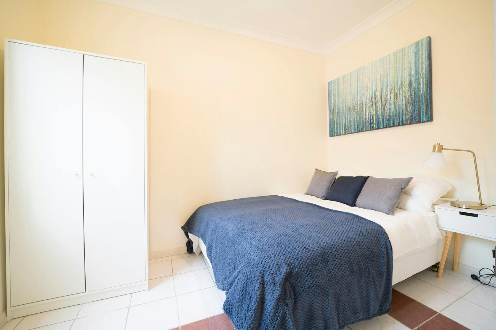 5-kirk-street-sydney-Room 1 Standard