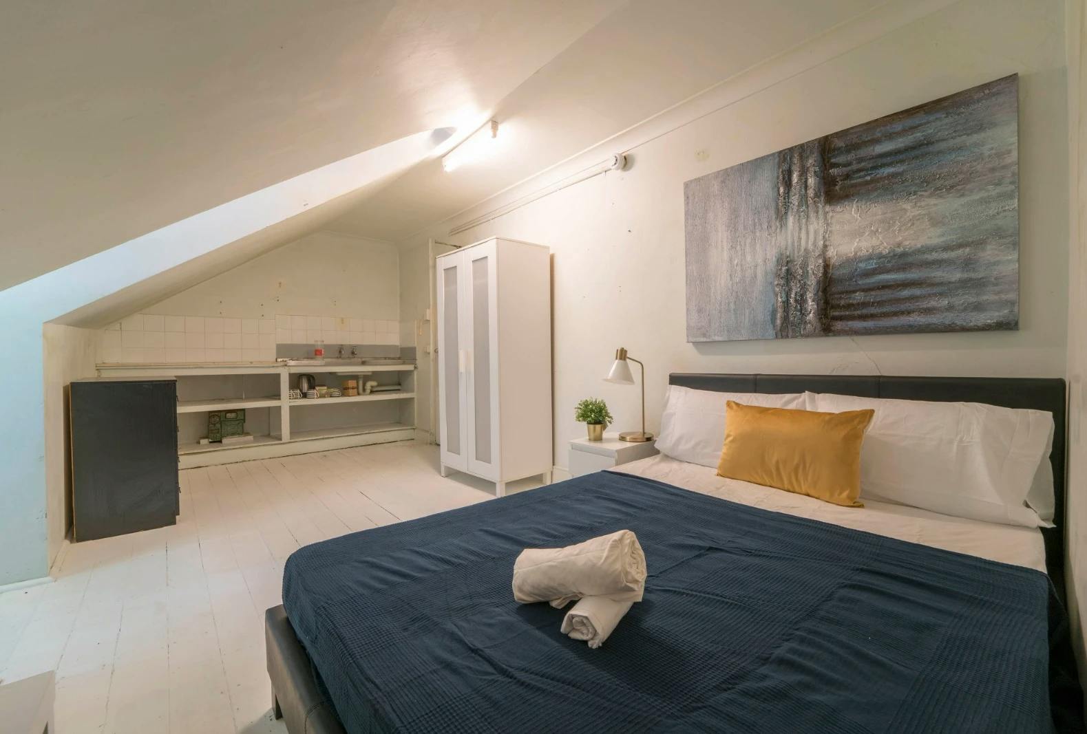 70-flinders-sydney-Room 10 bed 1 (Shared)