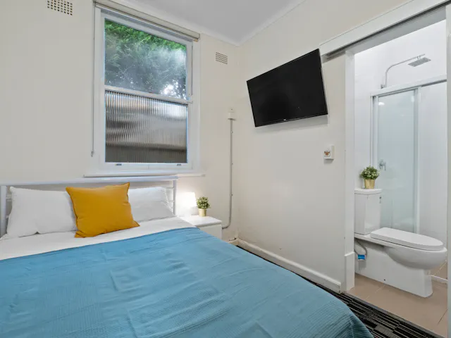 Room 2 bed 1 (Studio) room image 1