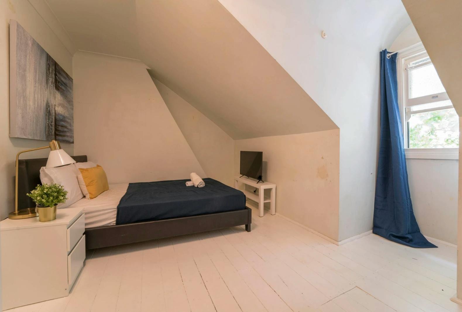 70-flinders-sydney-Room 10 bed 2 (Shared)