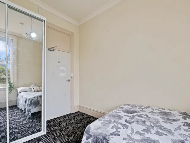 Room 6 (Ensuite) room image 2