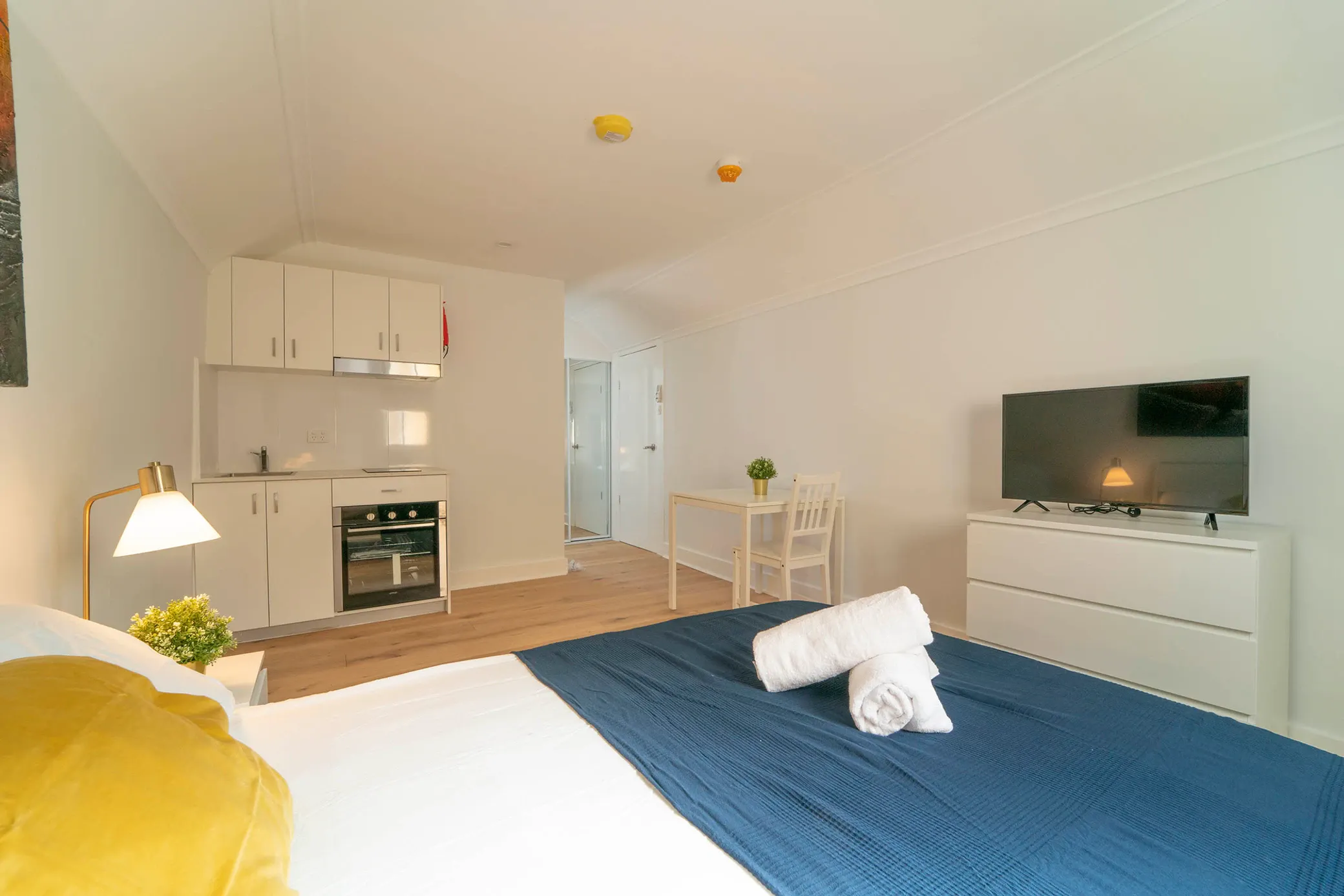 14 Holt Street-Sydney-ROOM-1