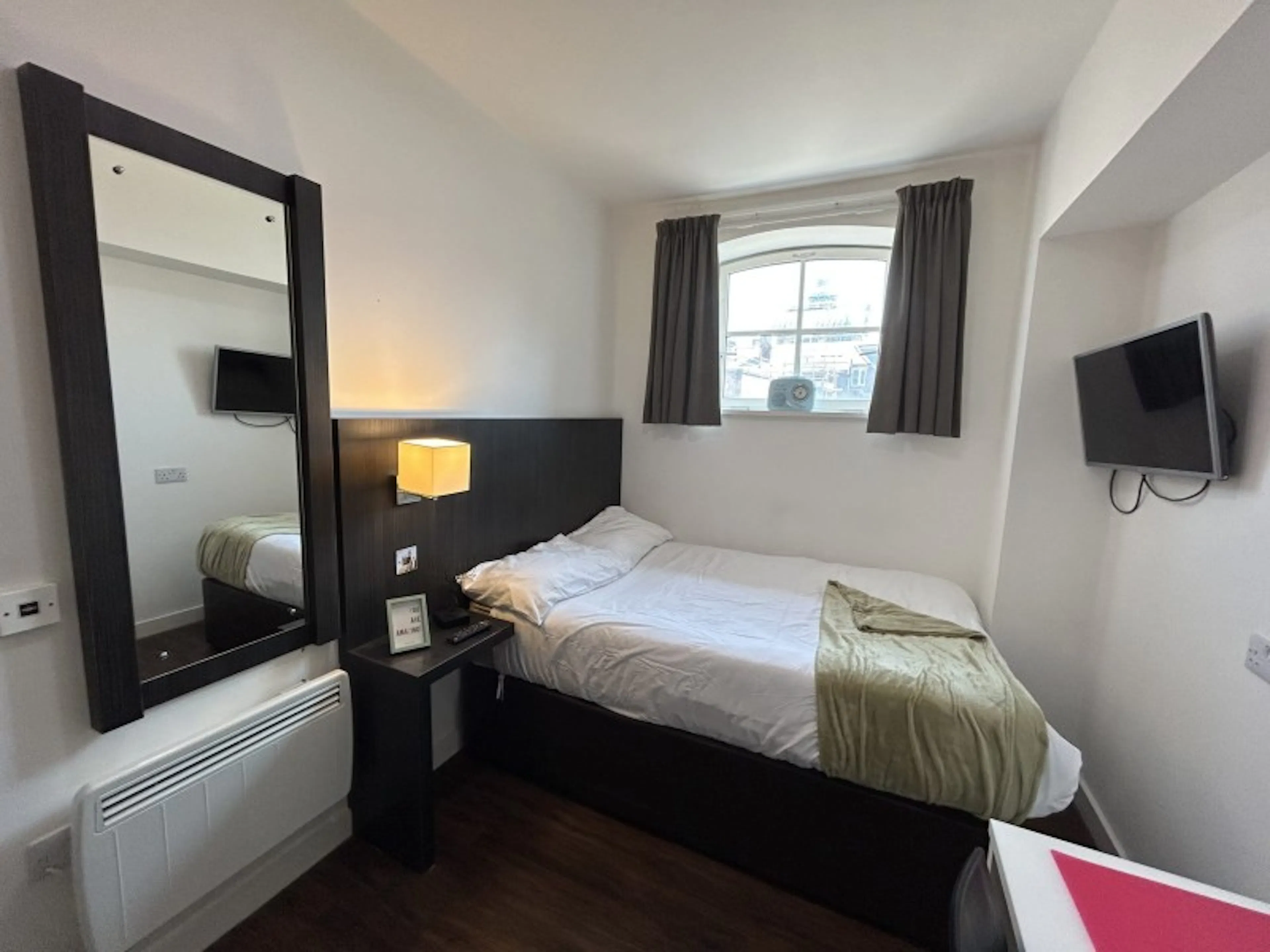 Classic Ensuite ROOM 3