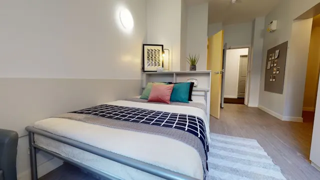 Silver Studio room image 2