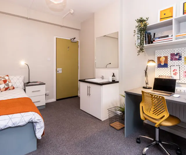 Club Room room image 3