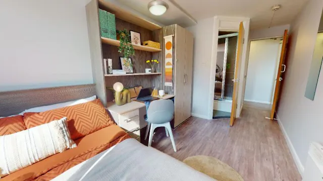 Gold En Suite room image 2