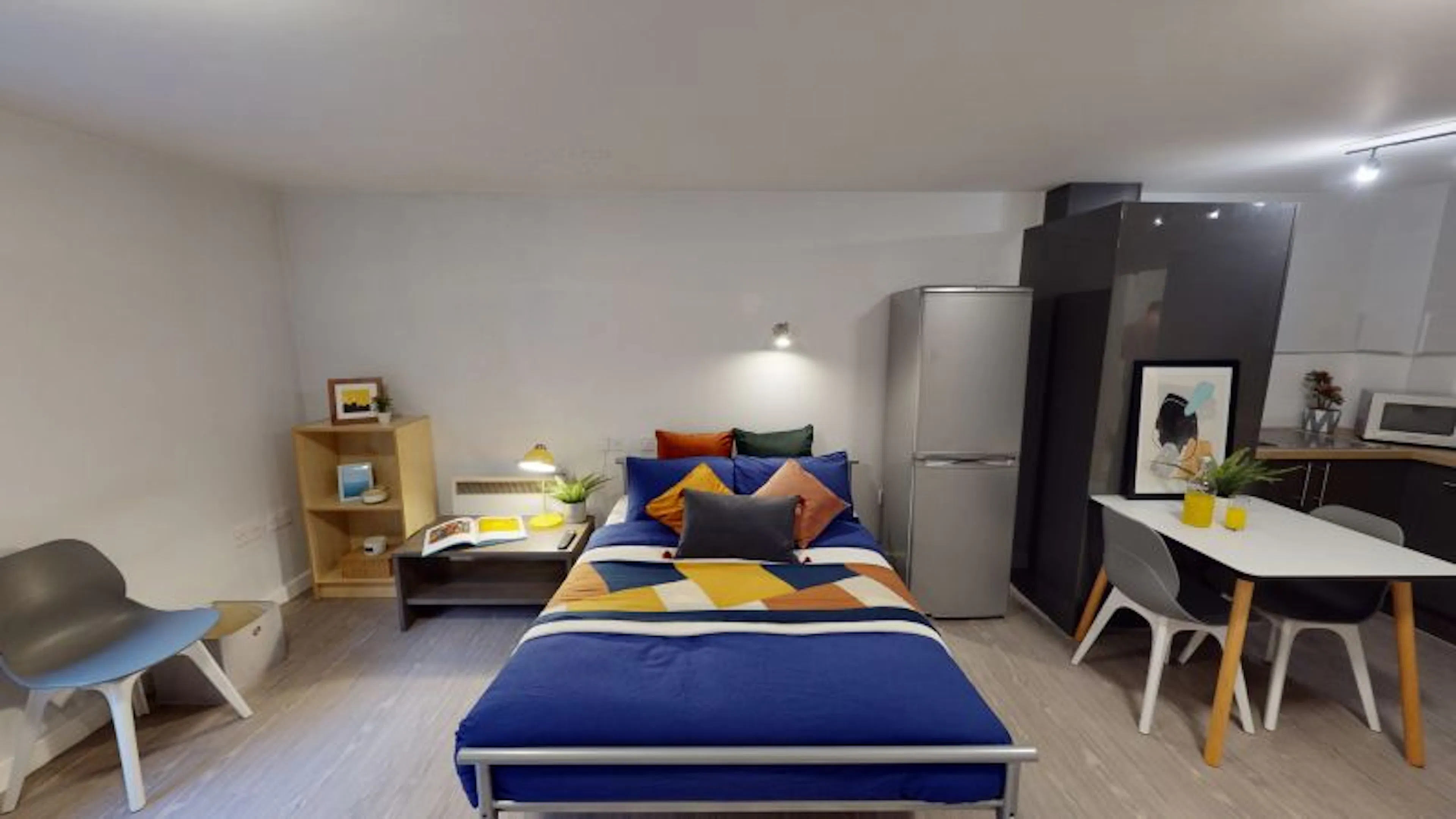 Silver Studio ROOM 3