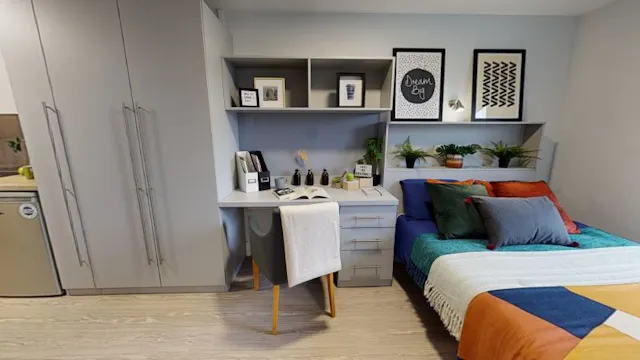 Silver Studio room image 2