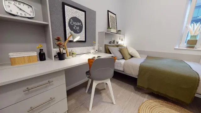 Silver En Suite room image 2