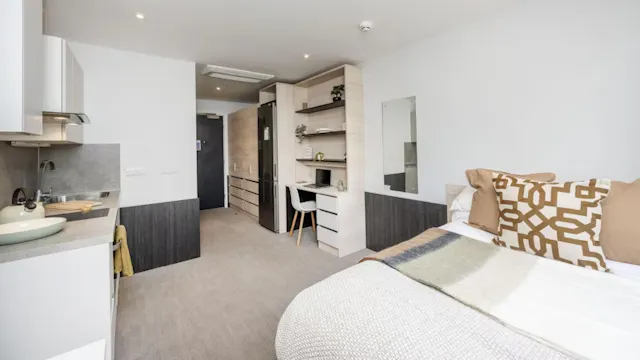 Riverside Studio room image 2