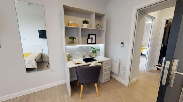 Bronze Two Bed Apartment room image 2