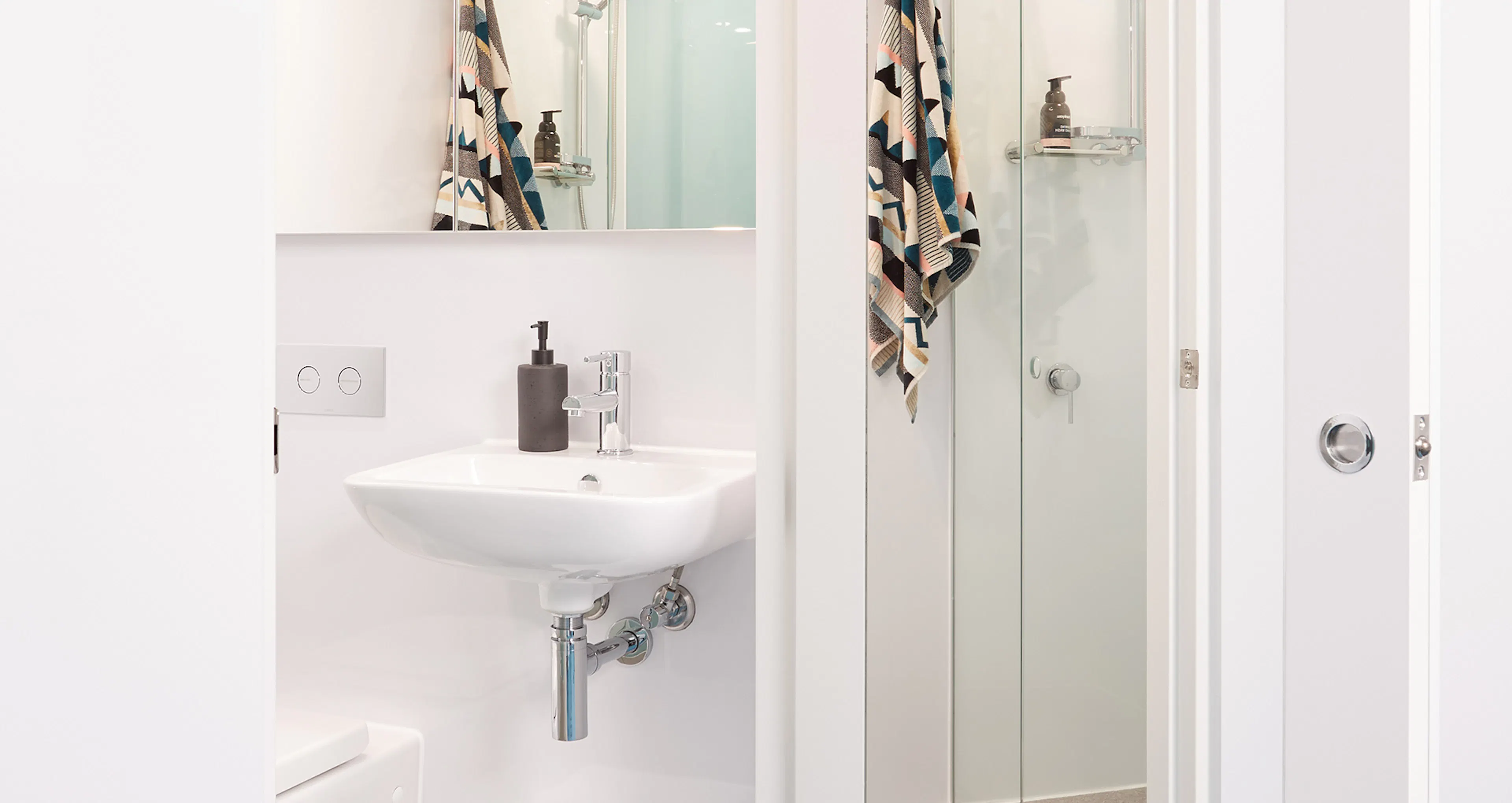 2 Bedroom Apartment - Balcony BATHROOM 2